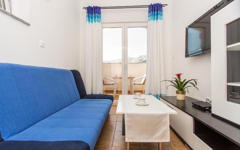 One-Bedroom Apartment image 2