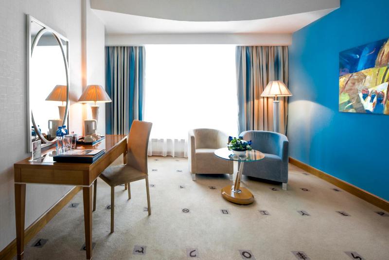 Executive Room - Includes 20% Off in Captain’s Table & Nell Gwynne image 1