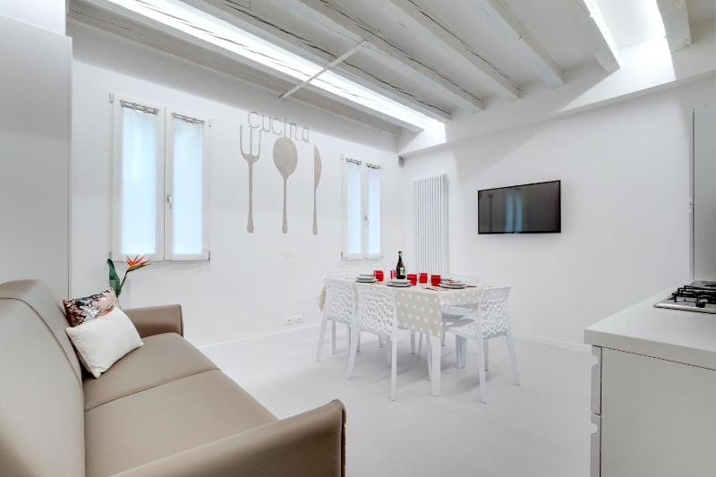 Two-Bedroom Apartment with 2 Bathrooms  image 4