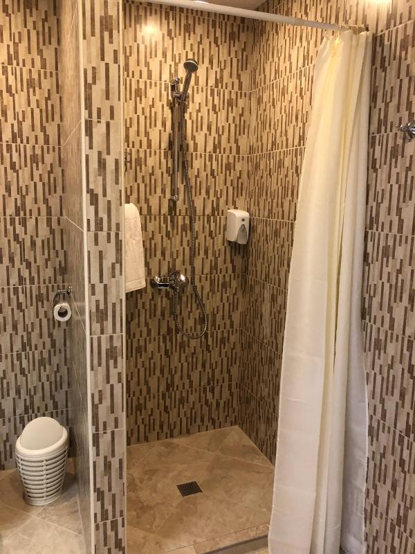 Family Room image 3