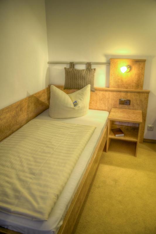 Single Room image 3