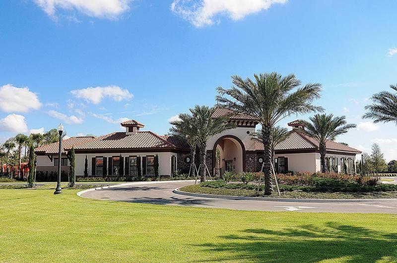 Six-Bedroom Holiday Home image 1