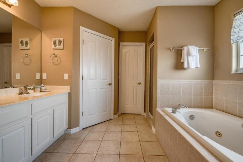 Five-Bedroom Holiday Home image 2