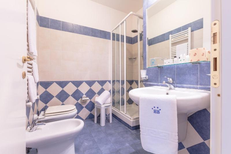 Standard Double or Twin Room image 3