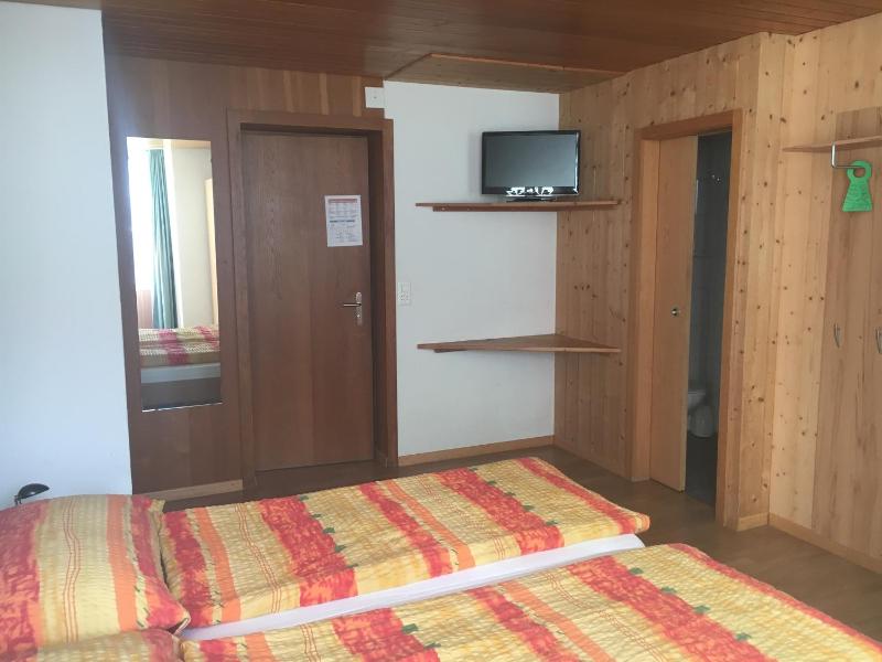 Double Room image 3