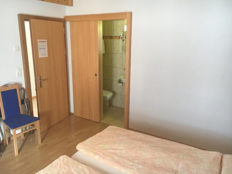 Double Room image 4