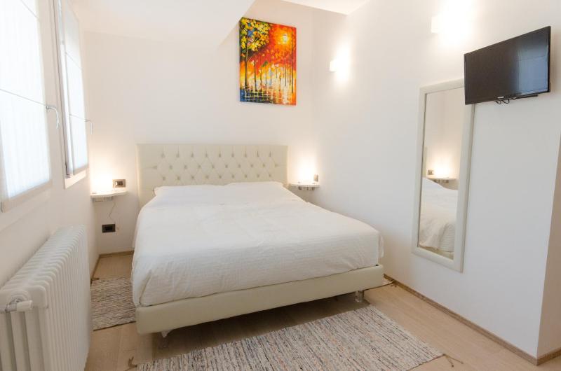 Double Room with Private External Bathroom image 4
