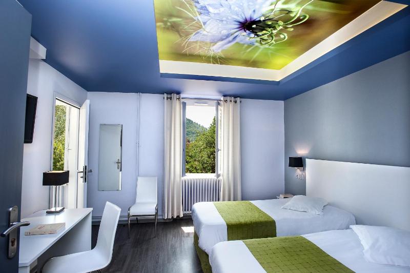 Superior Twin Room image 1