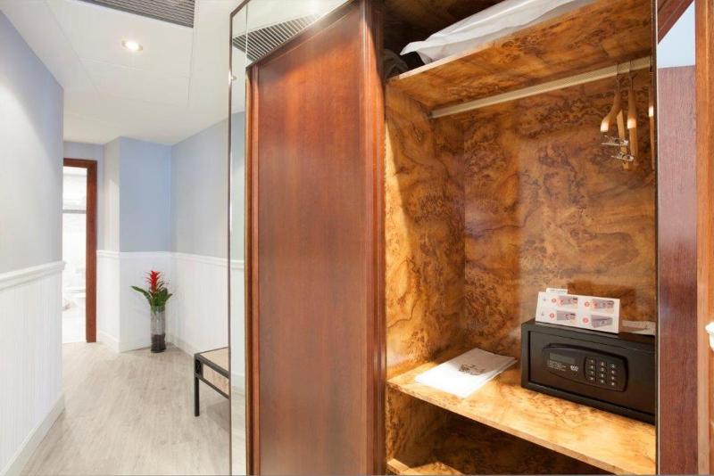 Business Double Room with Gym Access image 4