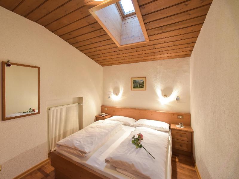 One-Bedroom Apartment image 3