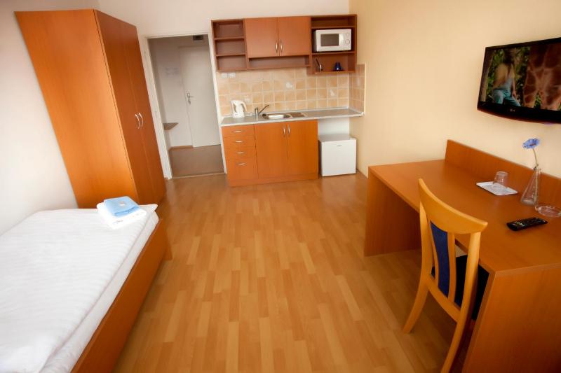 Standard Twin Room image 2