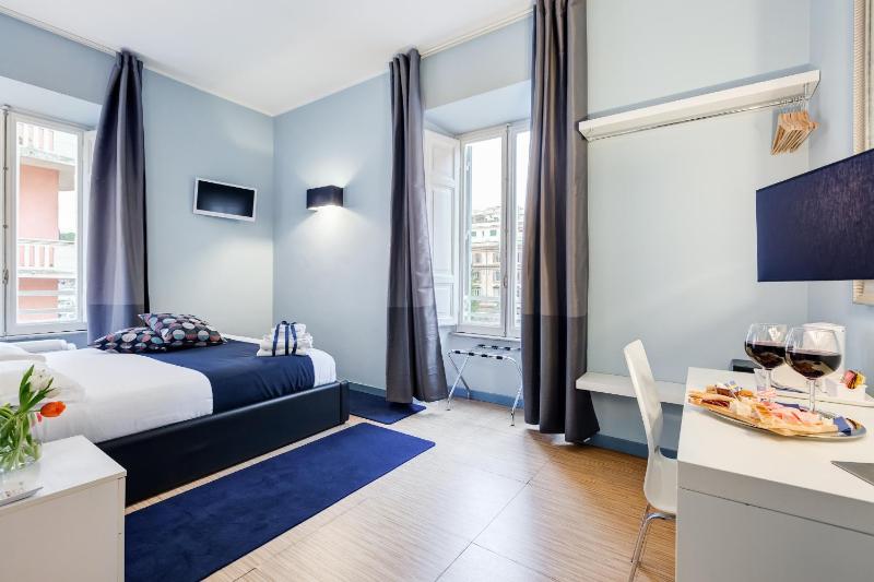 Double Room image 2