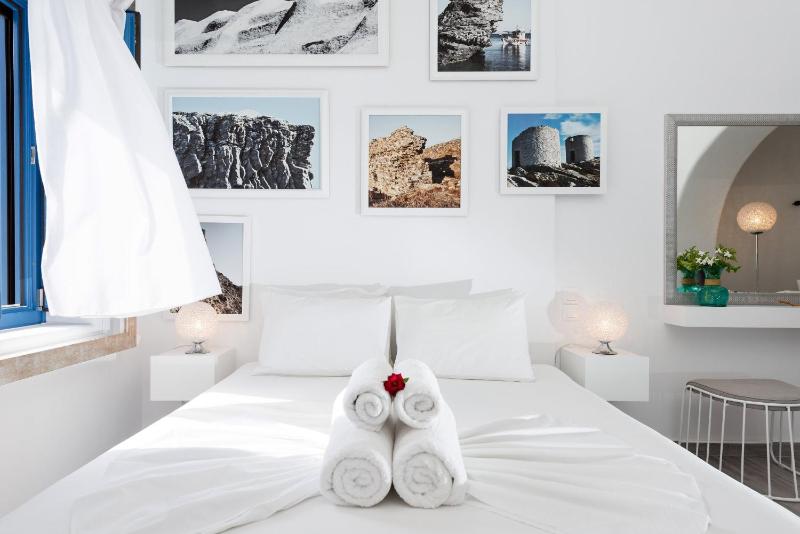 Studio with Sea View (2 adults 1 child) image 2