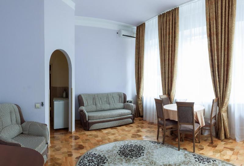 One-Bedroom Suite - Treatment Included image 2