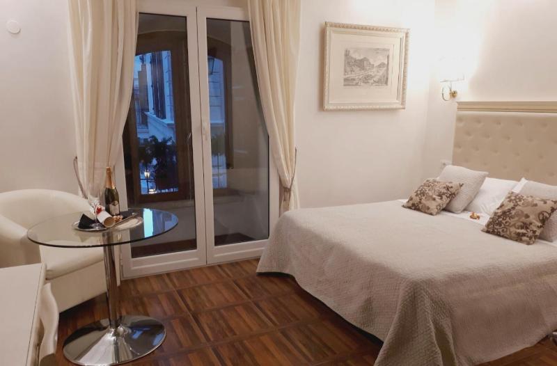 Superior Double Room image 4