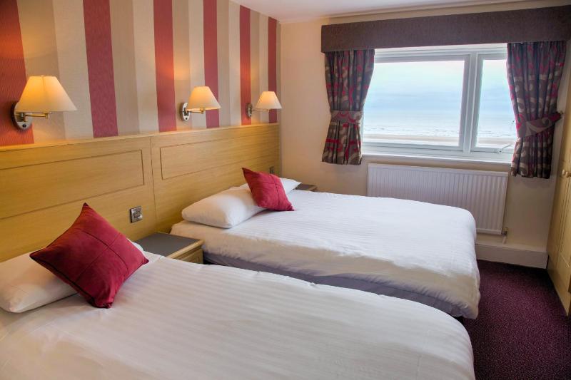 Twin Room with Sea View image 3