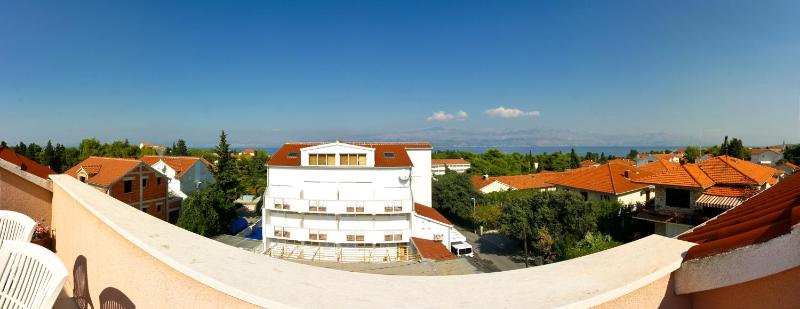 Deluxe Apartment (4 Adults + 3 Children)  image 2