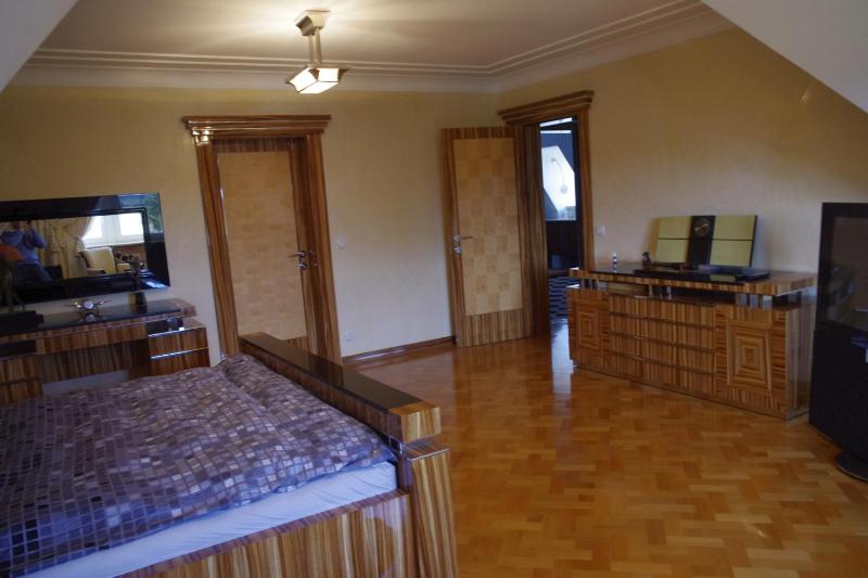 Six-Bedroom Villa with Private Pool and Sauna image 2
