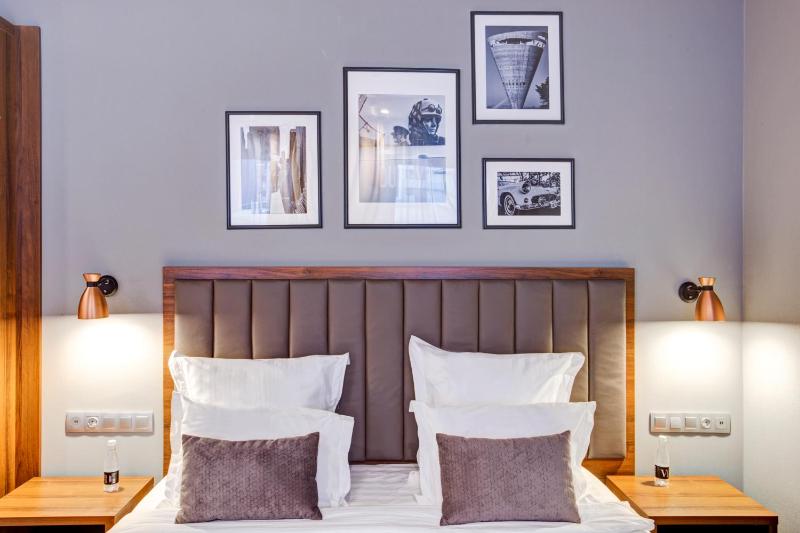 Large Double or Twin Room image 2