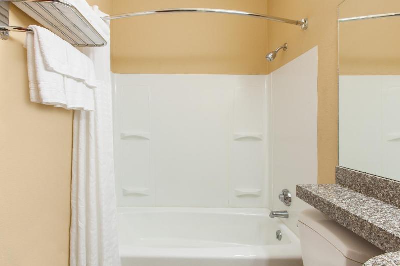 2 Queen Beds, 2-Bedroom, Suite, Non-Smoking image 2