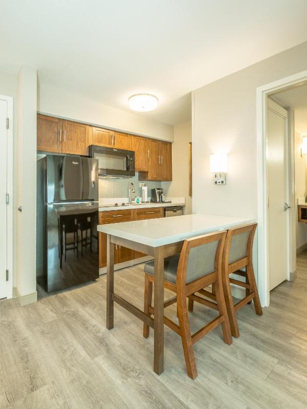 One-Bedroom King Suite with Sofa Bed image 1