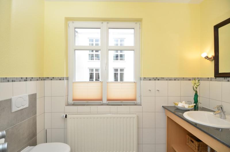 One-Bedroom Apartment image 2