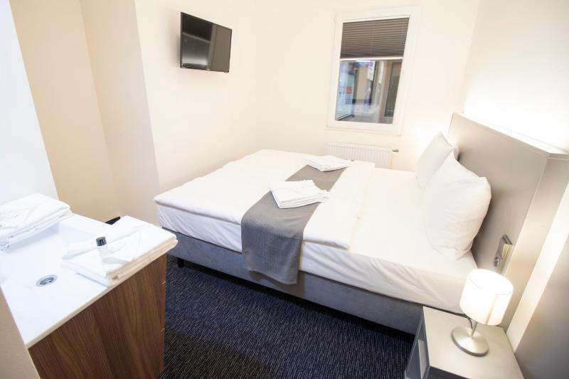 Deluxe Double Room with Atrium View image 3