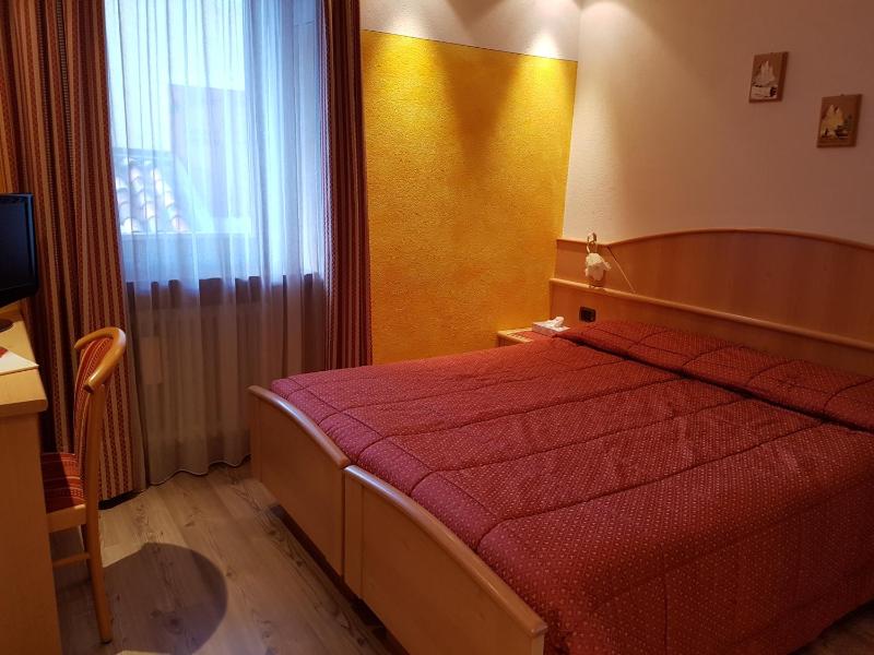 Double Room image 3