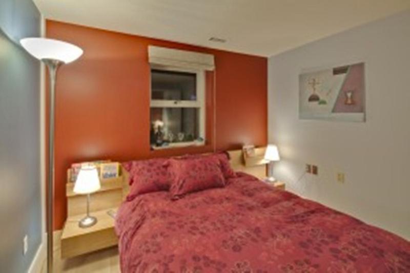 Contemporary Home B&B - image 16
