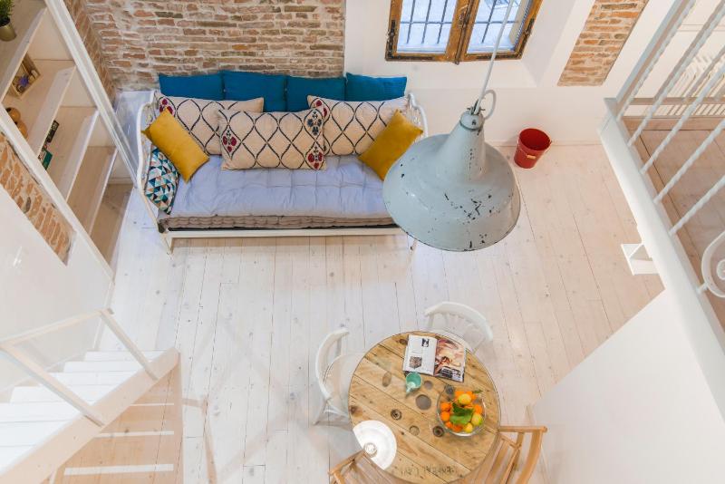 GuestHost - University Loft Apartment - image 11