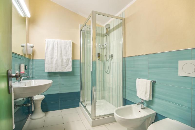 Budget Double or Twin Room Garden View image 2