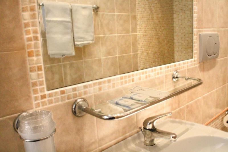 Quadruple Room image 3