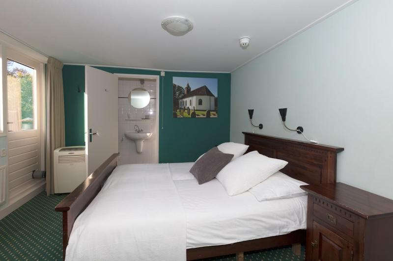 Standard Double Room image 2
