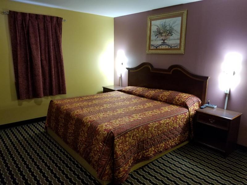 King Room - Non-Smoking image 4