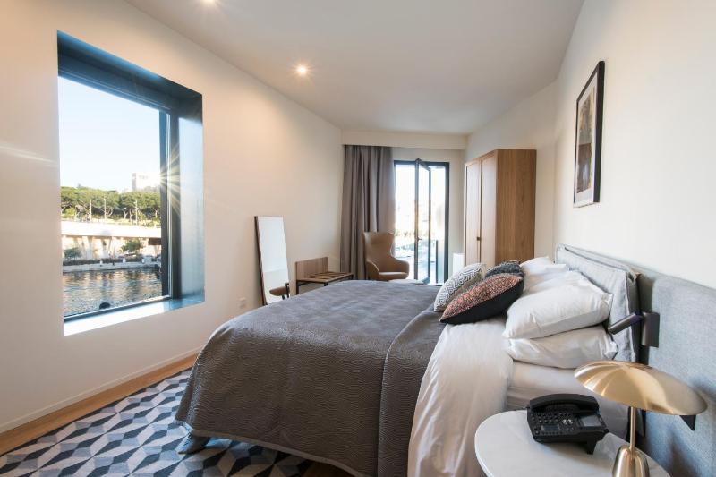 Corner Suite with Sea View image 1