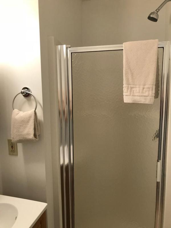 Standard Twin Room image 1