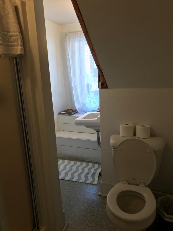 Twin Room with Shared Bathroom image 4