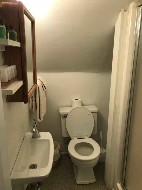 Twin Room with Shared Bathroom image 2