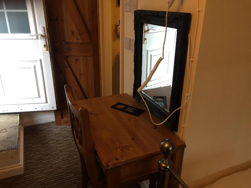 Standard Double or Twin Room image 4