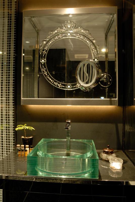 HOTEL THE GLANZ - image 10