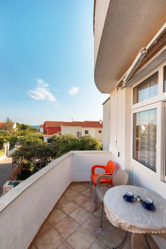 Studio with Balcony image 4