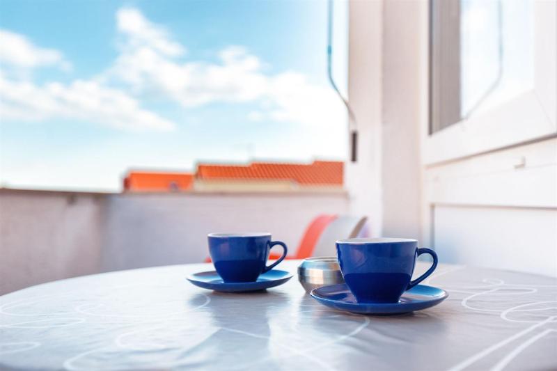 Studio with Balcony image 3