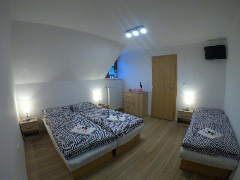 Triple Room with Private Bathroom image 3
