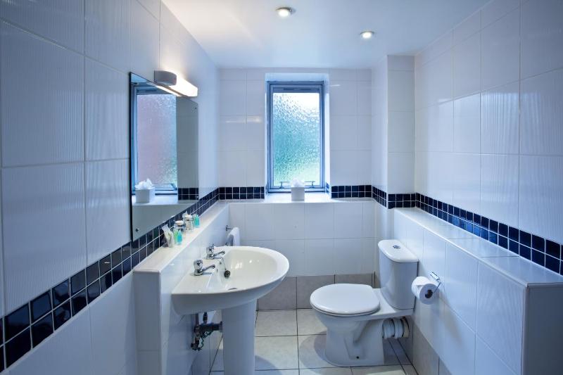 Double Room image 3