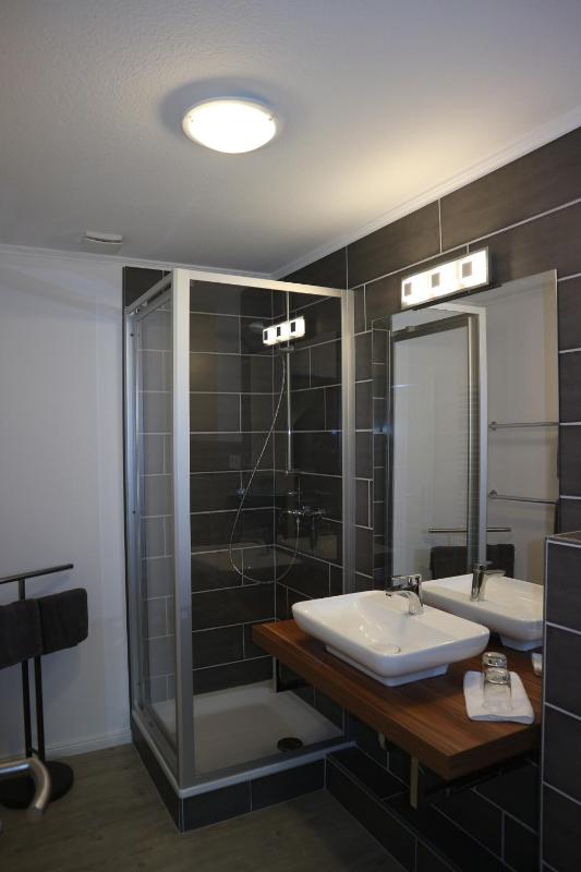 Double Room with Balcony image 3