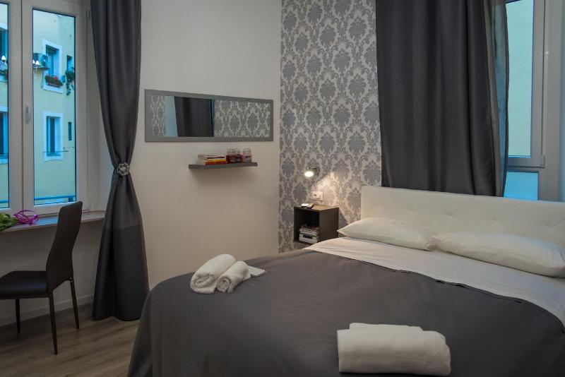 Superior Double Room image 4