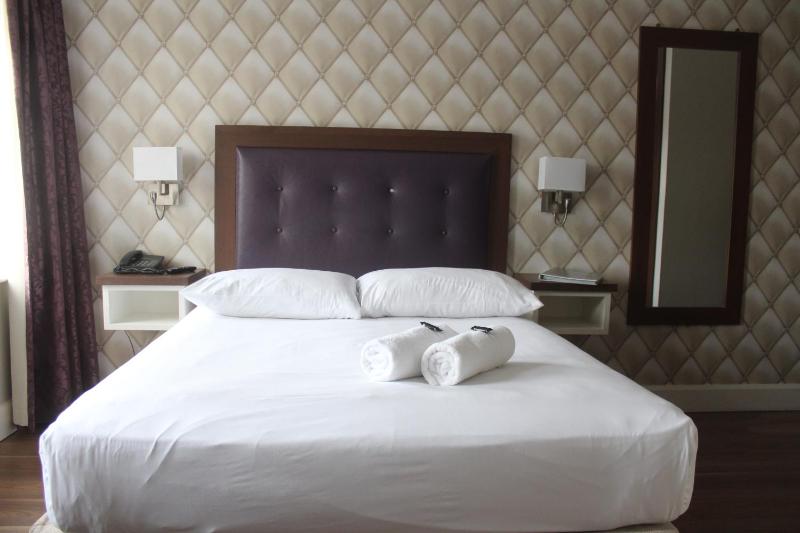 Triple Room image 2