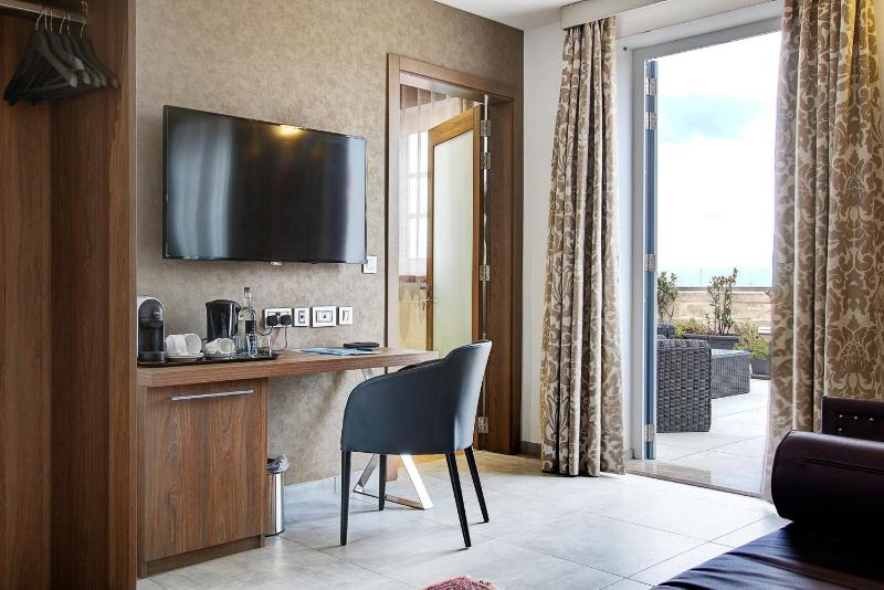 Suite with Terrace image 4