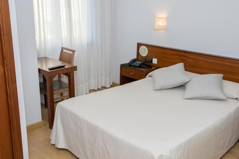 Double or Twin Room with Sea View image 3