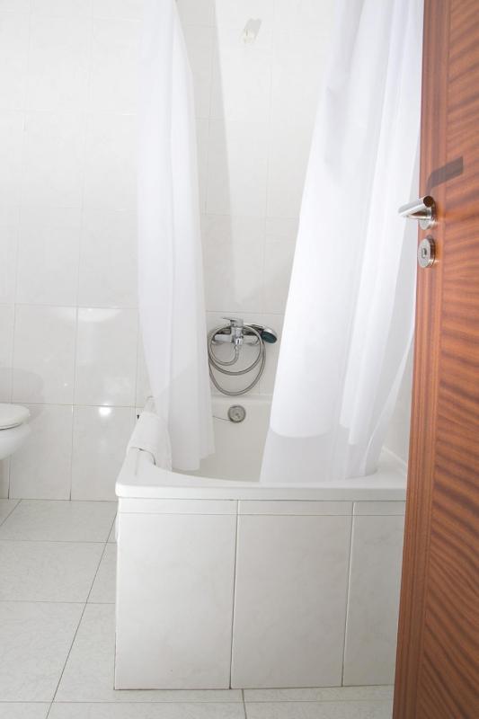 Single Room image 3